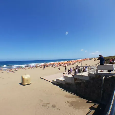Tara Daire Playa del Ingles (Gran Canaria)